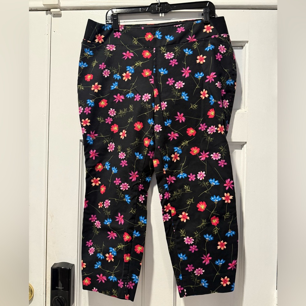 Investments Black Floral cropped pants